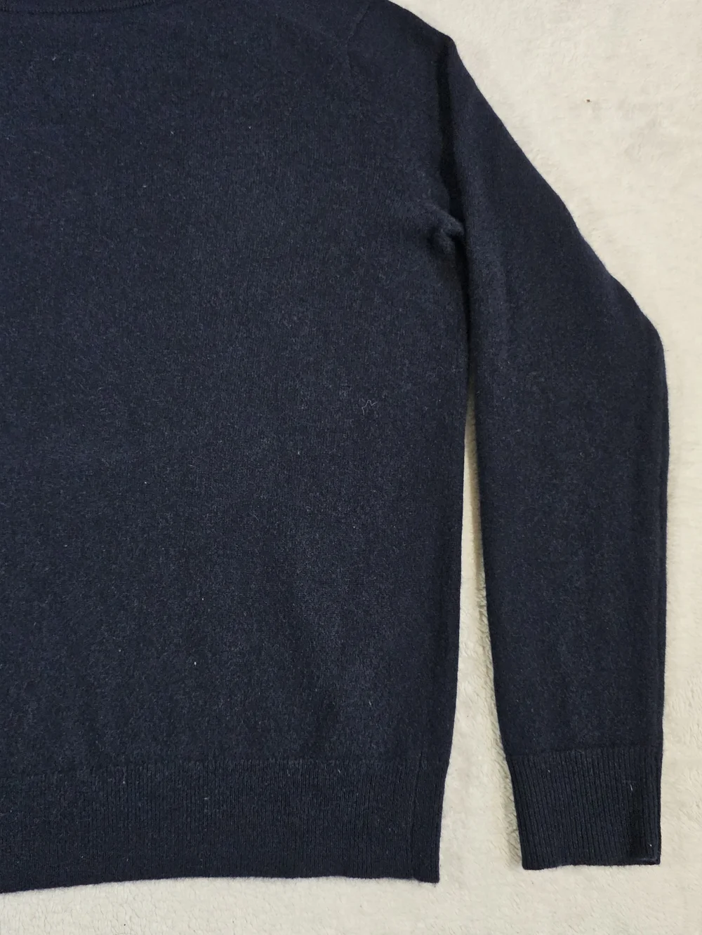 Velvet by Graham & Spencer Navy V-Neck Men's Sweater Cashmere.